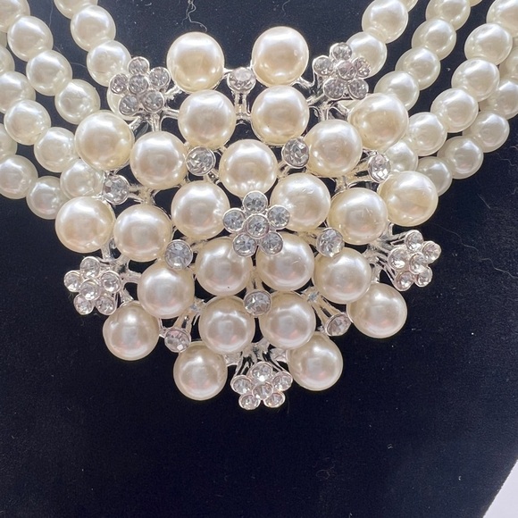 Faux Pearl and Rhinestone Pendant Necklace and matching pierced Earrings - Picture 2 of 13